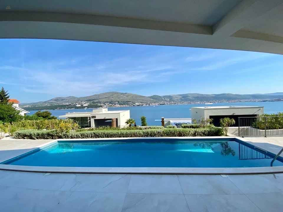 Moderne Luxusvilla mit Swimmingpool mit Panorama-Meerblick, Insel Ciovo, Dalmatien