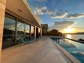 Thumbnail von Moderne Luxusvilla mit Swimmingpool direkt am Meer, Insel Ciovo