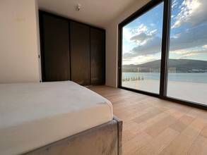 Thumbnail von Moderne Luxusvilla mit Swimmingpool direkt am Meer, Insel Ciovo