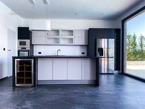 Thumbnail von Moderne Luxusvilla mit Swimmingpool direkt am Meer, Insel Ciovo