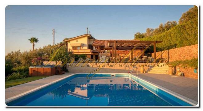 Immogold reizende Villa mit Pool und herrlichem Panorama-Meerblick