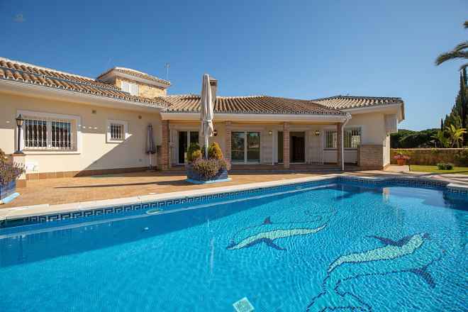 Villa For Sale in Calahonda, Málaga 