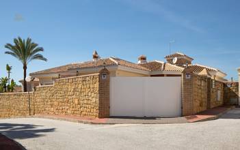 Thumbnail von Villa For Sale in Calahonda, Málaga