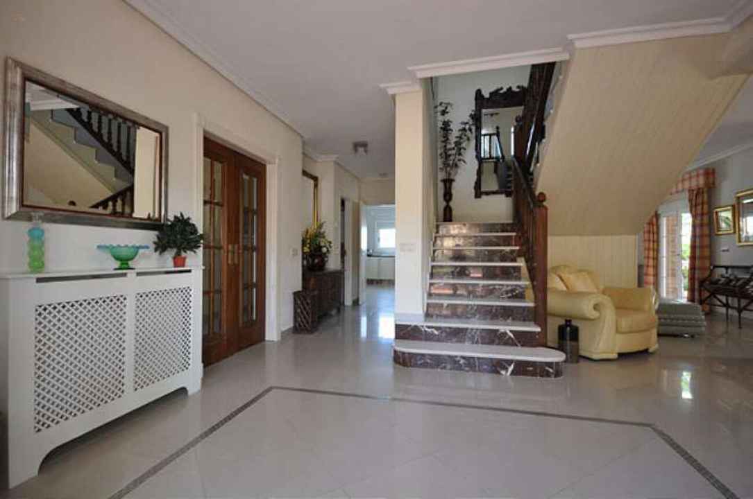 Villa For Sale in Villamartin, Alicante 