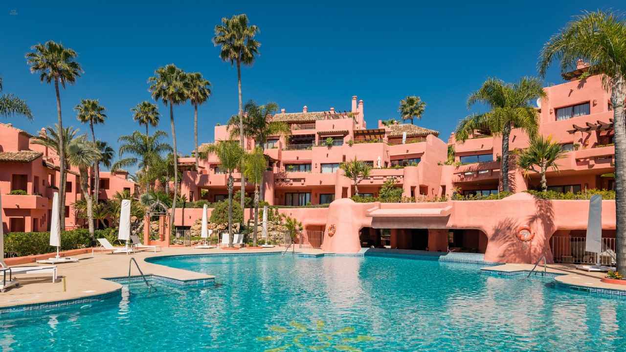 Apartment For Sale in Estepona, Málaga