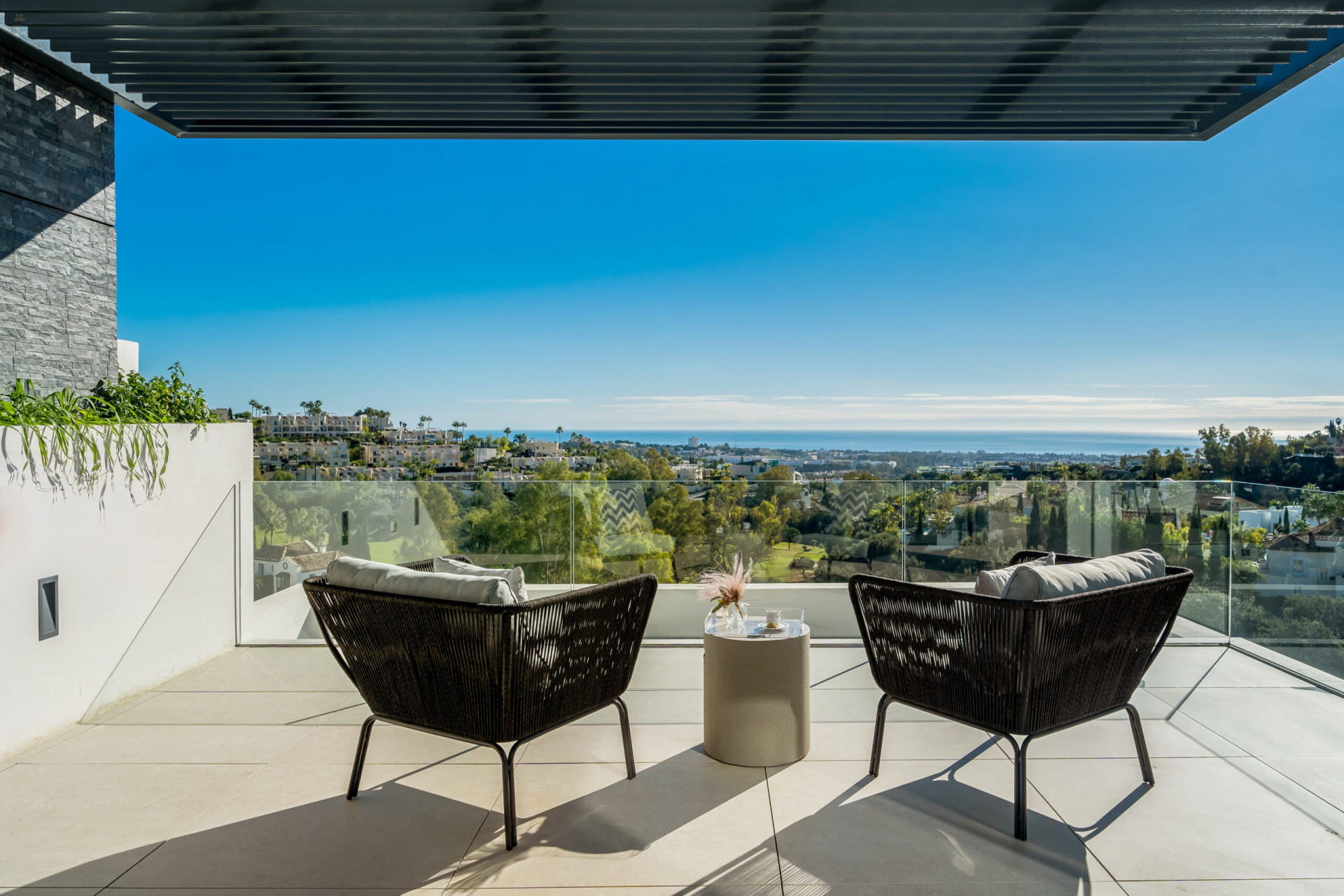 Apartment For Sale in Benahavis, Málaga