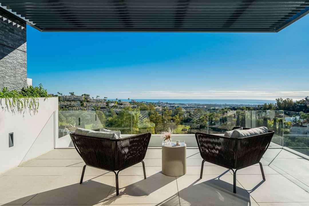 Apartment For Sale in Benahavis, Málaga