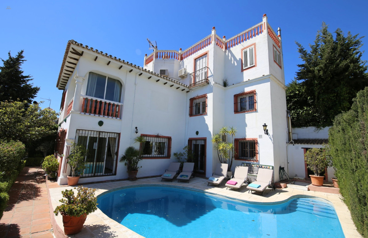 Villa For Sale in Puerto Banús, Málaga