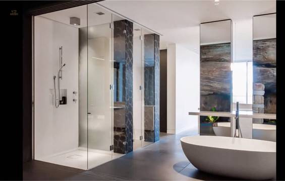 Villa For Sale in Estepona, Málaga