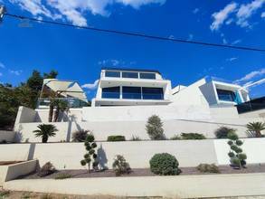 Thumbnail von Luxuriöse Villa im modernen Stil mit Panorama-Meerblick