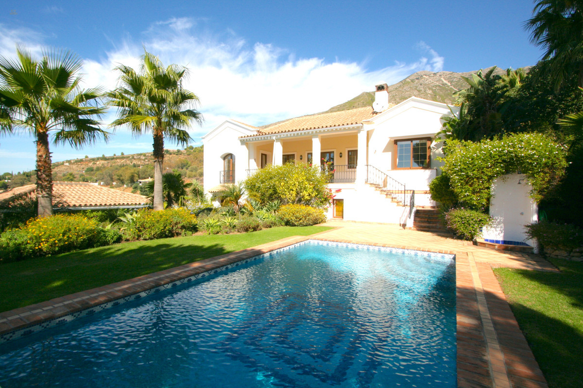 Villa For Sale in Valtocado, Málaga