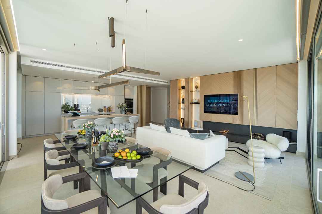 Apartment For Sale in Benahavis, Málaga