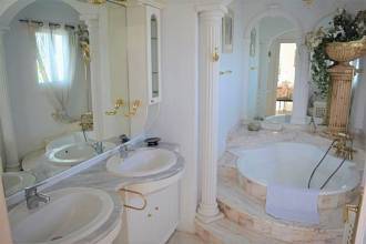 Thumbnail von Villa For Sale in La Capellania, Málaga