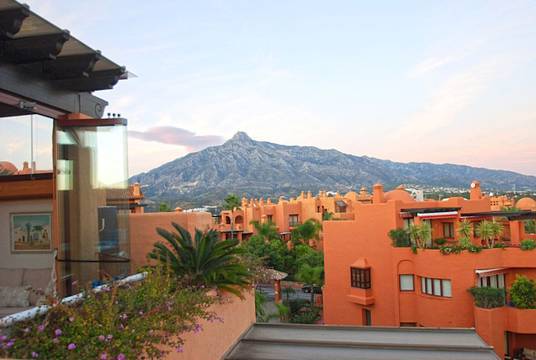 Apartment For Sale in Puerto Banús, Málaga