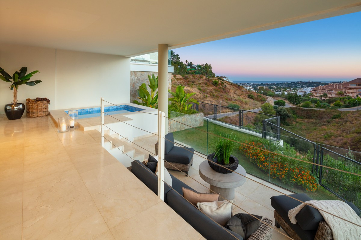 Apartment For Sale in Marbella, Málaga