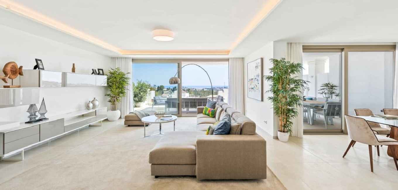 Apartment For Sale in Nueva Andalucia, Málaga