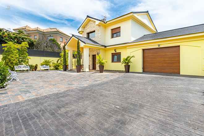 Villa For Sale in Benalmadena, Málaga