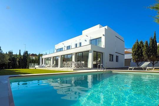  Nueva Andalucía Villa ES121894