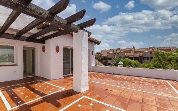 Apartment For Sale im Marbella, Málaga 