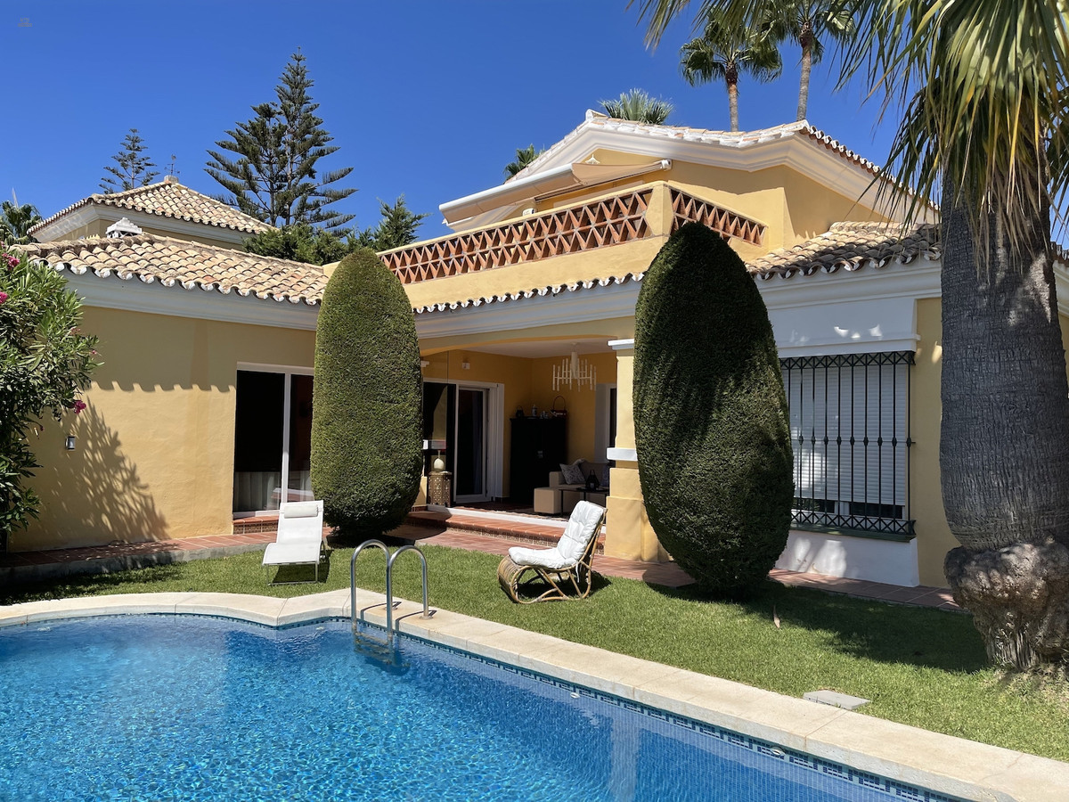 Villa For Sale in Bahia de Marbella, Málaga