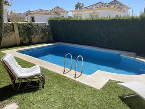 Thumbnail von Villa For Sale in Bahia de Marbella, Málaga
