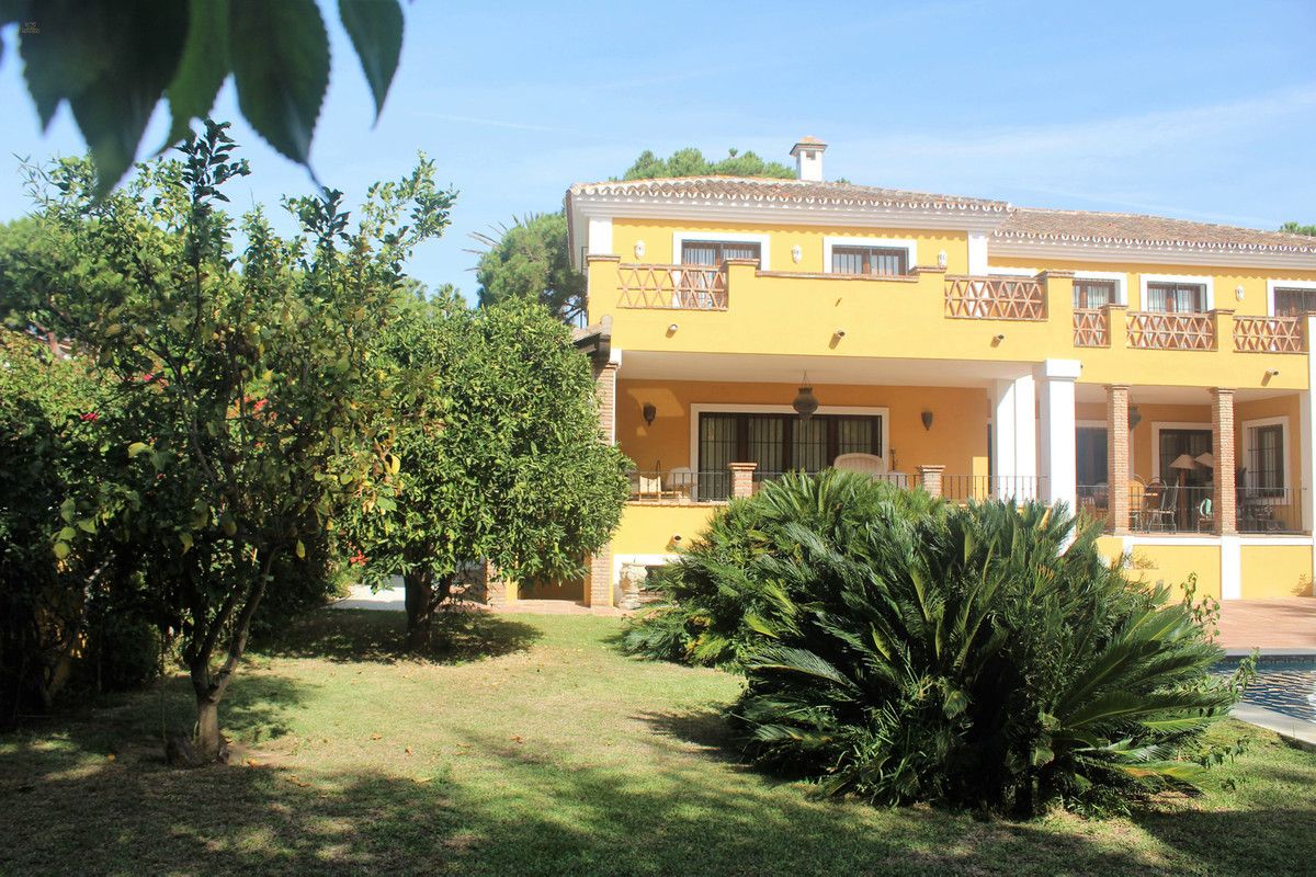 Villa For Sale in Marbella, Málaga