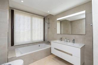 Thumbnail von Villa For Sale in Estepona, Málaga