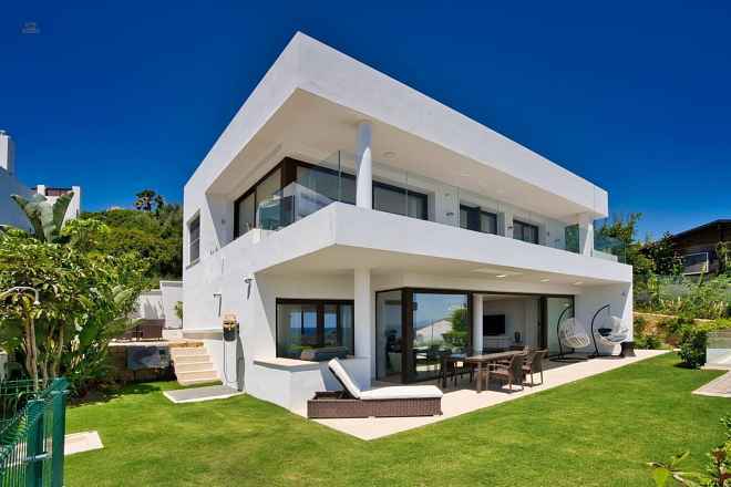 Villa For Sale in Estepona, Málaga