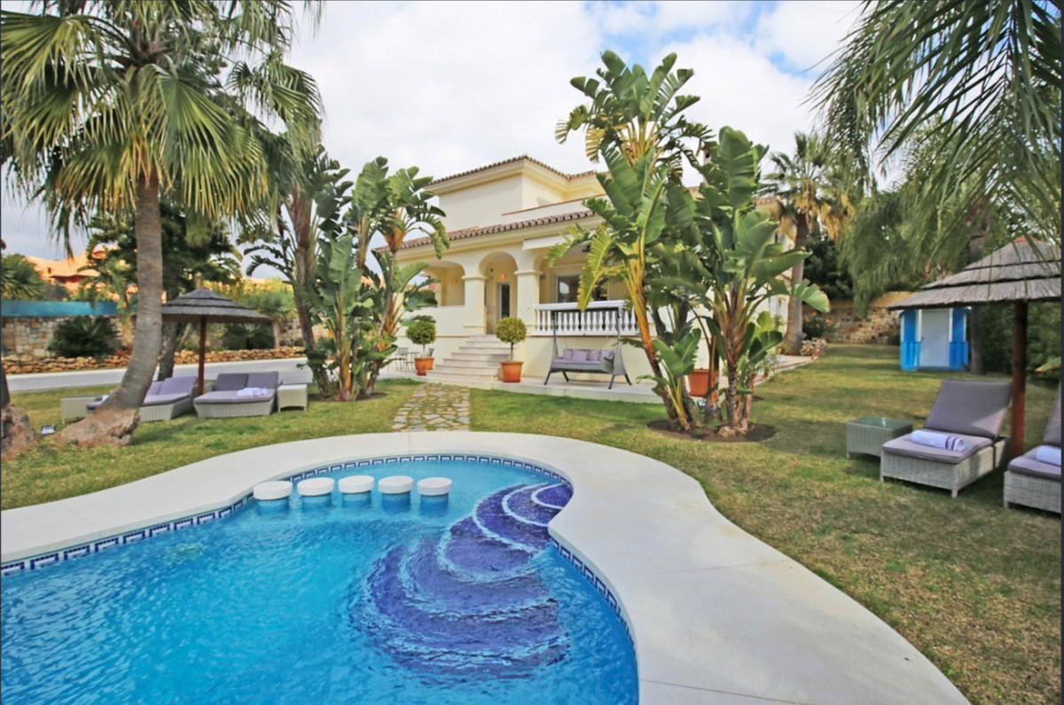 Villa For Sale in New Golden Mile, Málaga