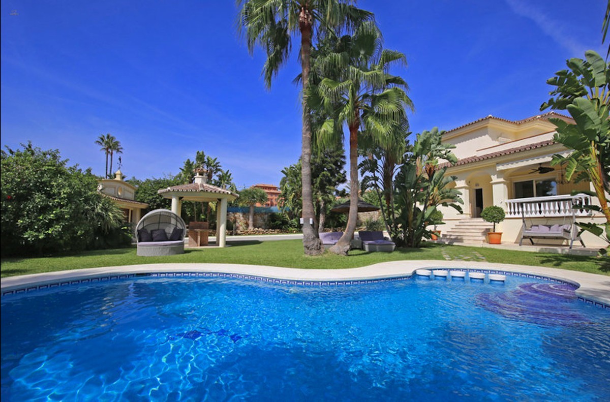 Villa For Sale in New Golden Mile, Málaga