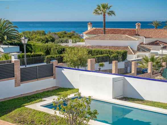 Villa For Sale in Las Chapas, Málaga