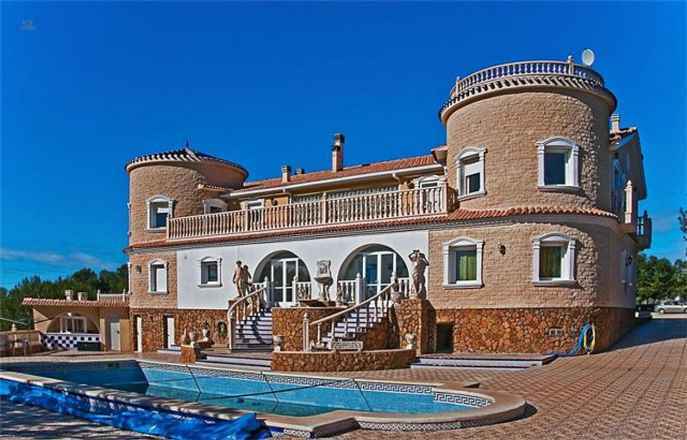 Villa For Sale in Pilar de la Horadada, Alicante