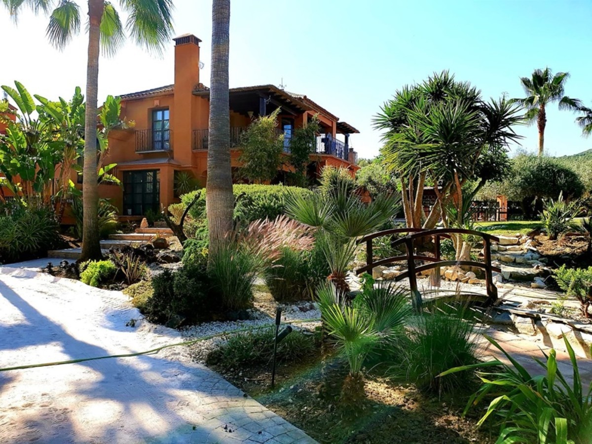 Villa For Sale in Monda, Málaga