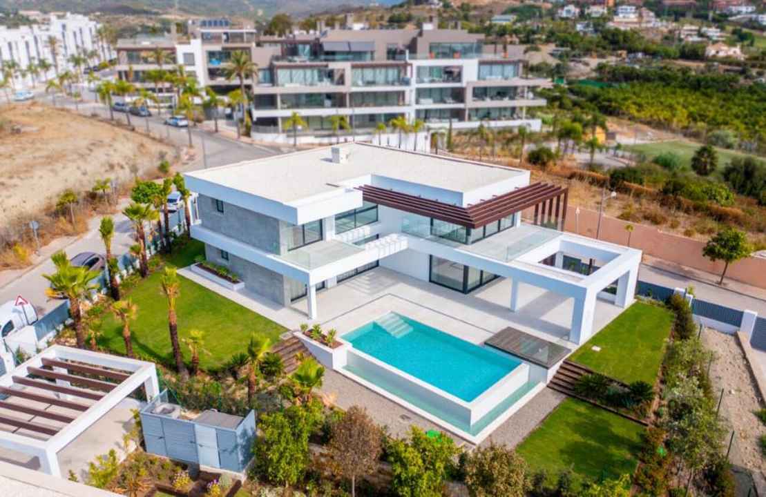 Villa For Sale in Cancelada, Málaga