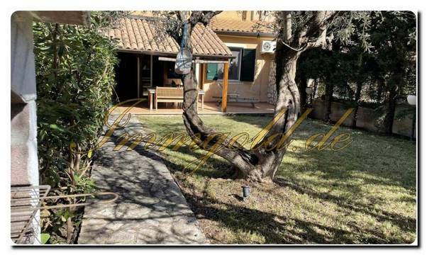 Immogold nettes Reihenhaus mit zwei Wohnungen und gepflegtem Garten