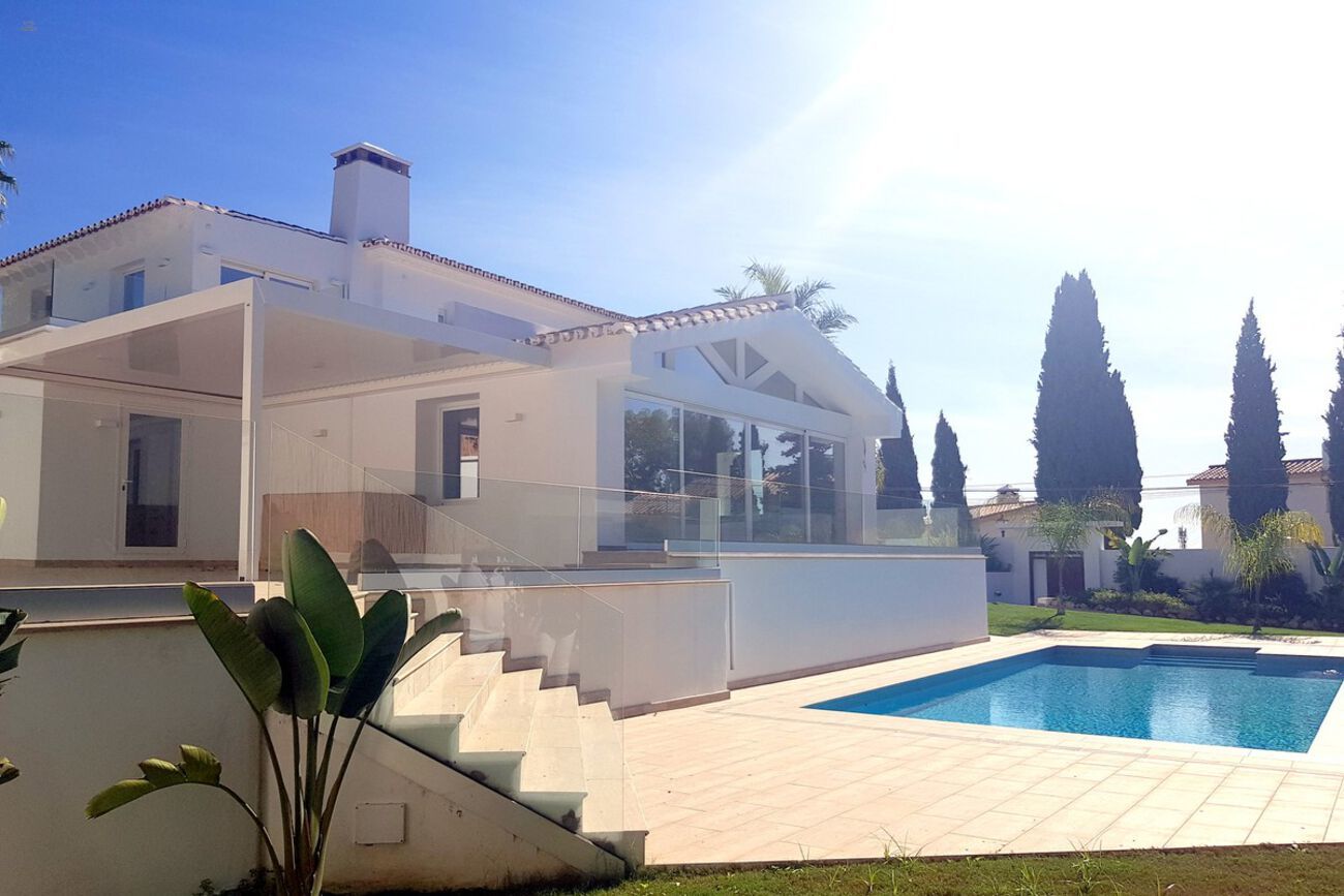 Villa For Sale in el Rosario, Málaga