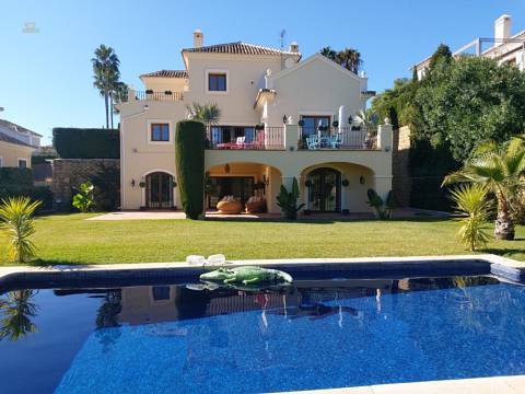 Villa For Sale in Estepona, Málaga