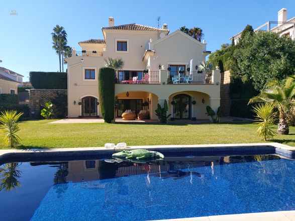 Villa For Sale in Estepona, Málaga