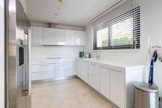 Thumbnail von Villa For Sale in Benahavis, Málaga