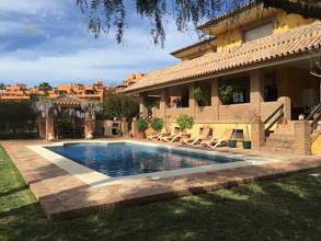 Thumbnail von Villa For Sale in Estepona, Málaga