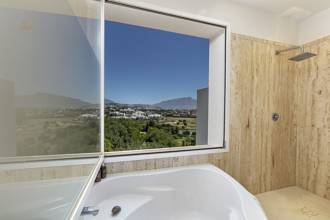 Thumbnail von Villa For Sale in Benahavis, Málaga