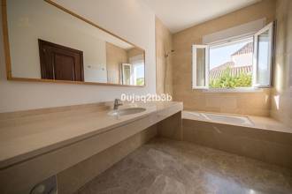 Thumbnail von Villa For Sale in Santa Clara, Málaga