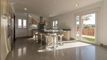 Thumbnail von Villa For Sale in Santa Clara, Málaga