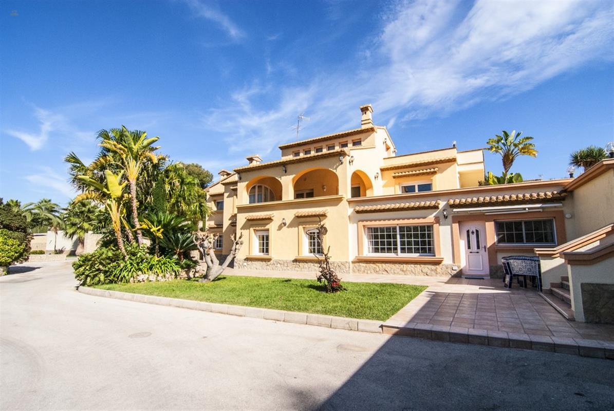 Villa For Sale in Teulada, Málaga