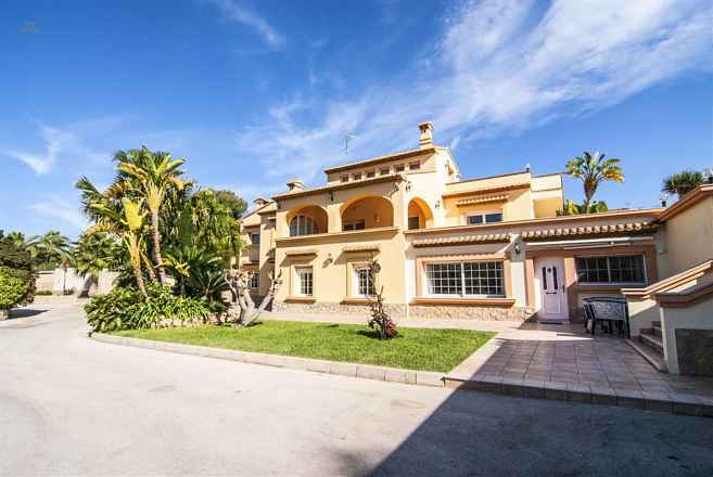 Villa For Sale in Teulada, Málaga