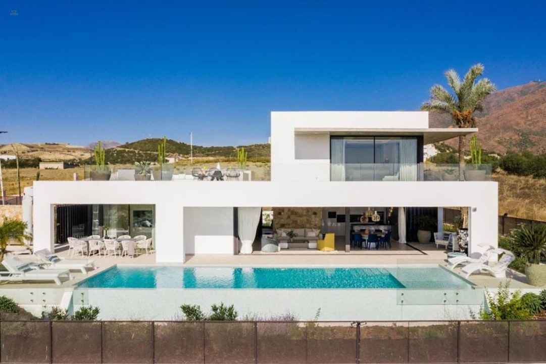 Villa For Sale in Valle Romano, Málaga