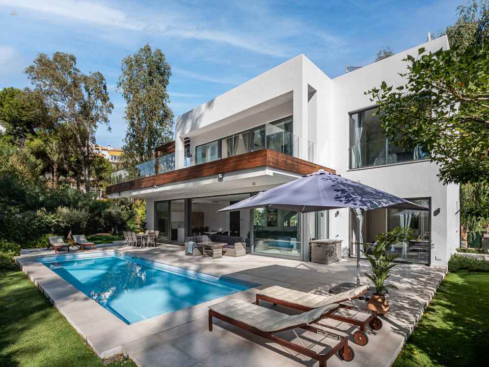 Villa For Sale in Atalaya, Málaga