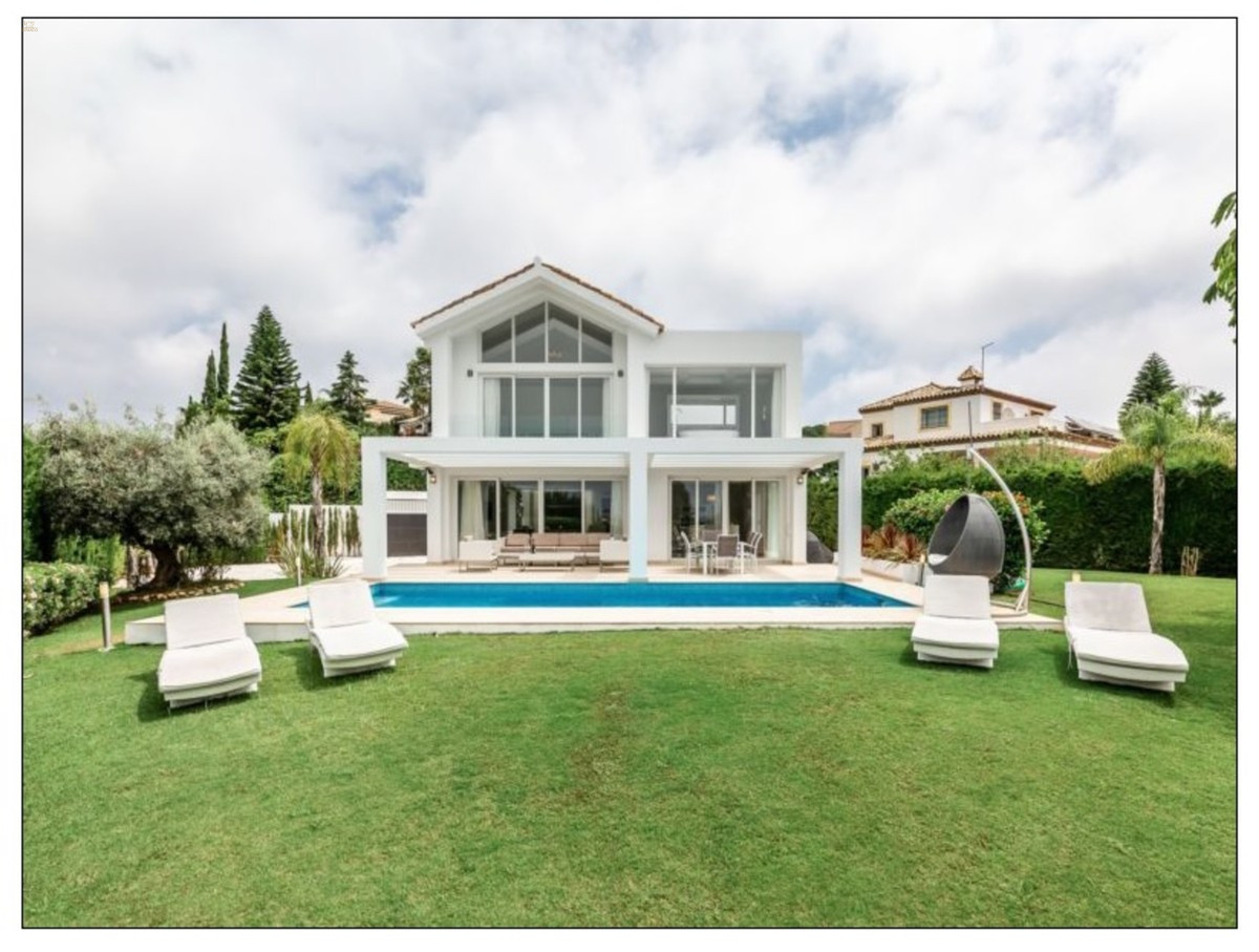 Villa For Sale in Estepona, Málaga