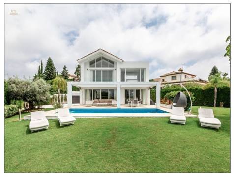 Villa For Sale in Estepona, Málaga
