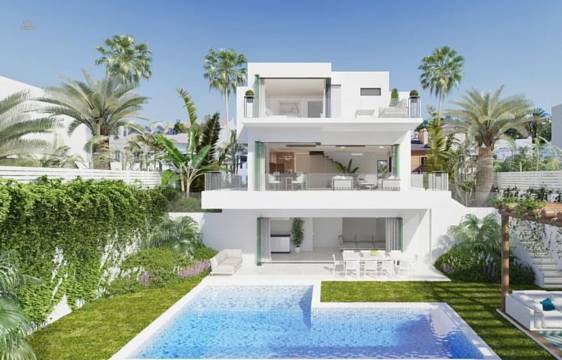 Villa For Sale in Nueva Andalucia, Málaga